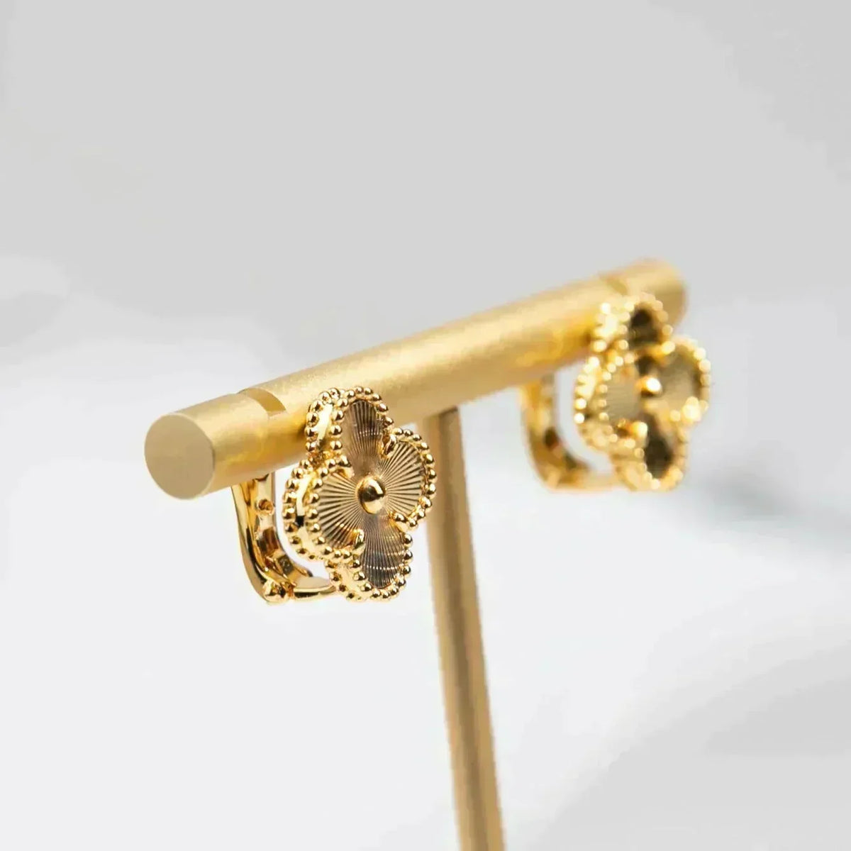 [Stellar Jewelry]CLOVER MEDIUM 1 MOTIFS LASER EARRINGS