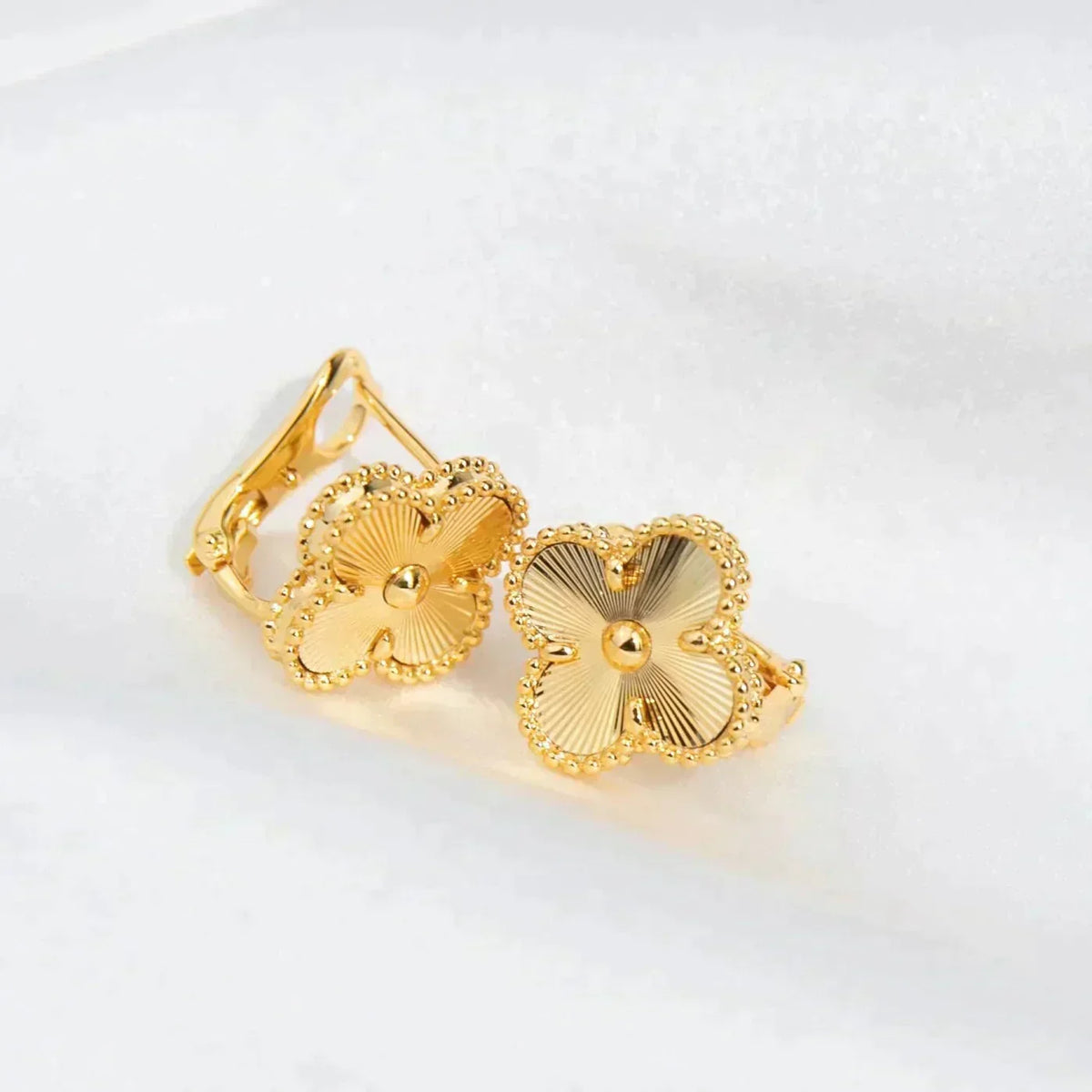 [Stellar Jewelry]CLOVER MEDIUM 1 MOTIFS LASER EARRINGS