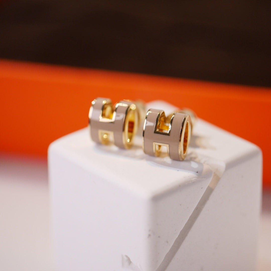 [Stellar Jewelry]MINI POP H GOLD EARRINGS GREY