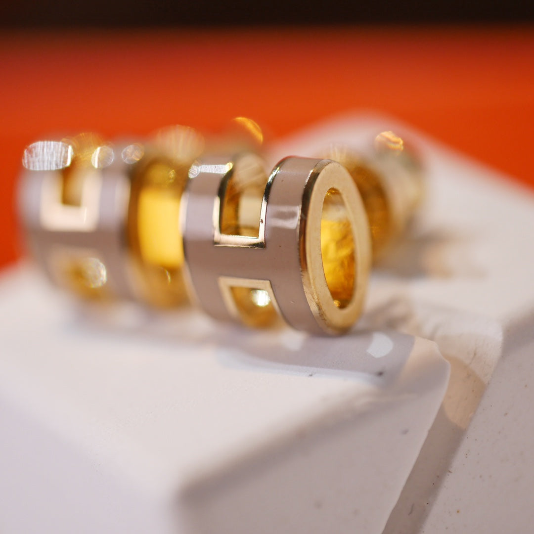 [Stellar Jewelry]MINI POP H GOLD EARRINGS GREY