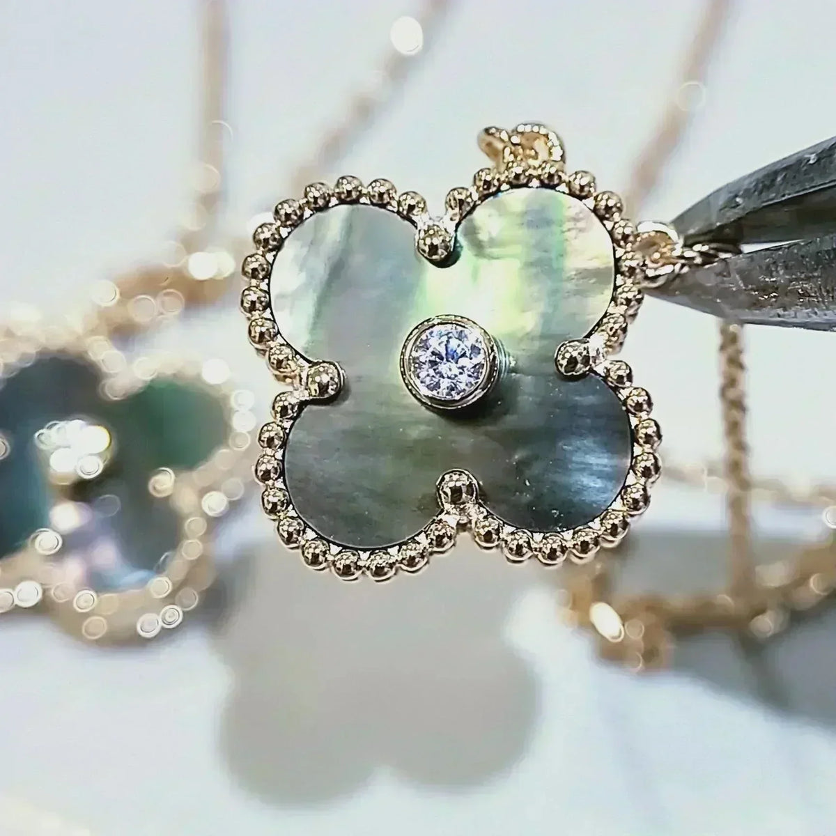 [Stellar Jewelry]CLOVER 15MM DIAMOND AND MOTHER-OF-GREY NECKLACE
