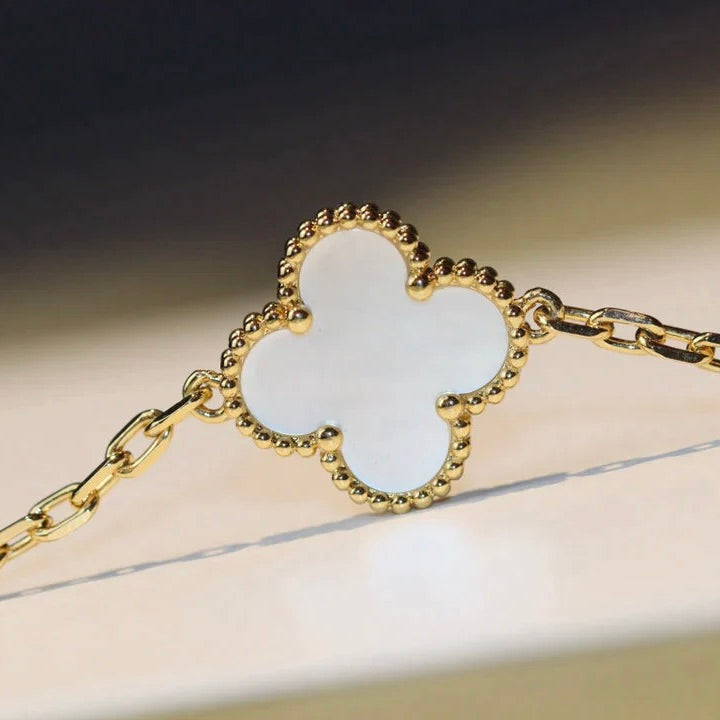 [Stellar Jewelry]CLOVER 20 MOTIFS WHITE MOP NECKLACE