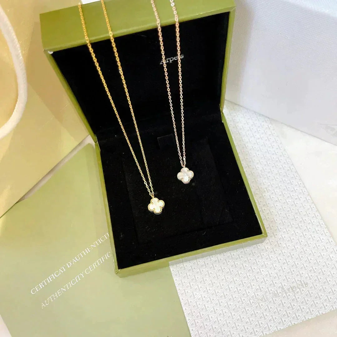 [Stellar Jewelry]CLOVER MINI 9.5MM WHITE MOTHER-OF-PEARL NECKLACE