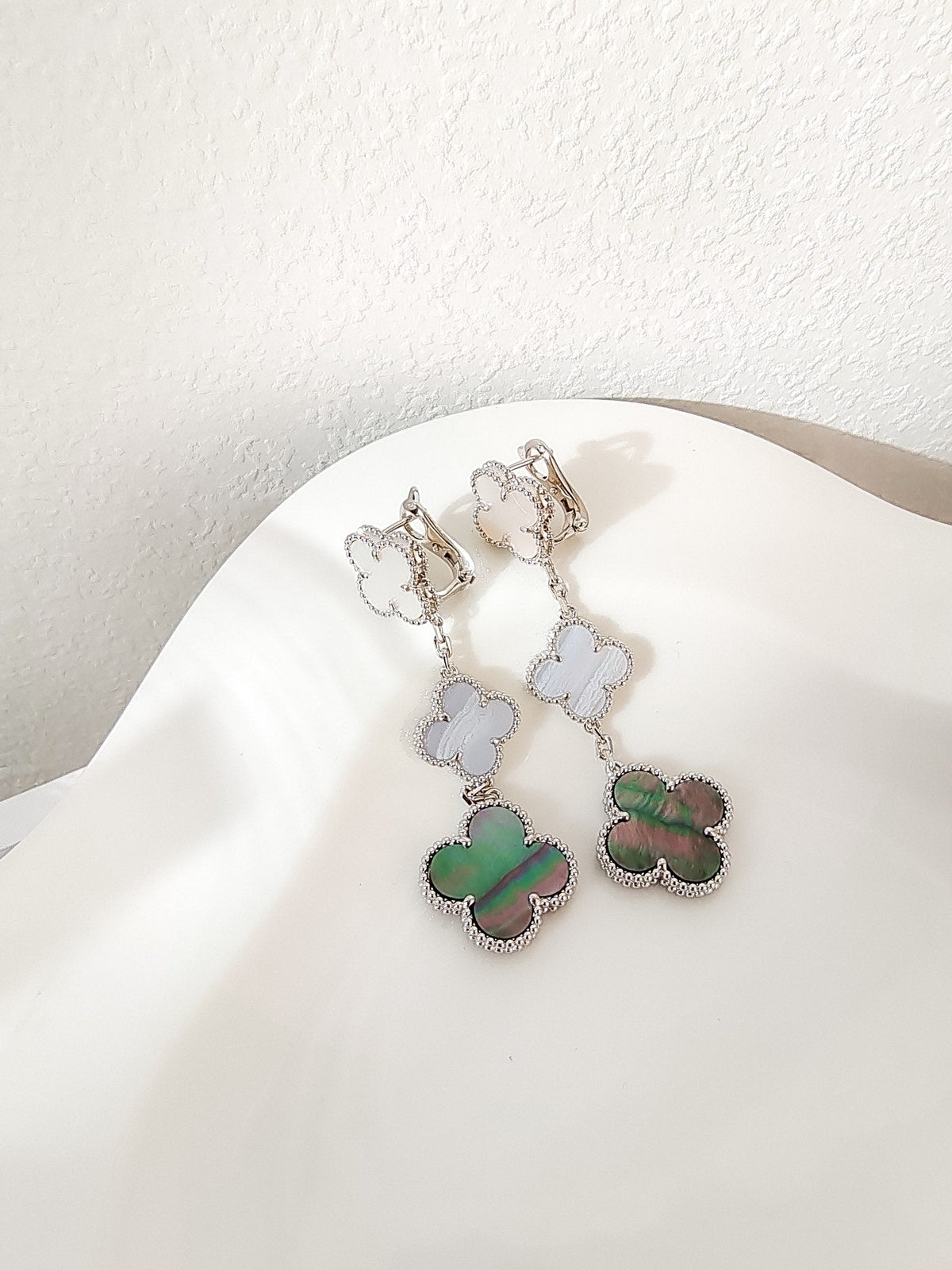 [Stellar Jewelry]CLOVER 3 MOTIFS CHALCEDONY DARK MOP SILVER EARRINGS