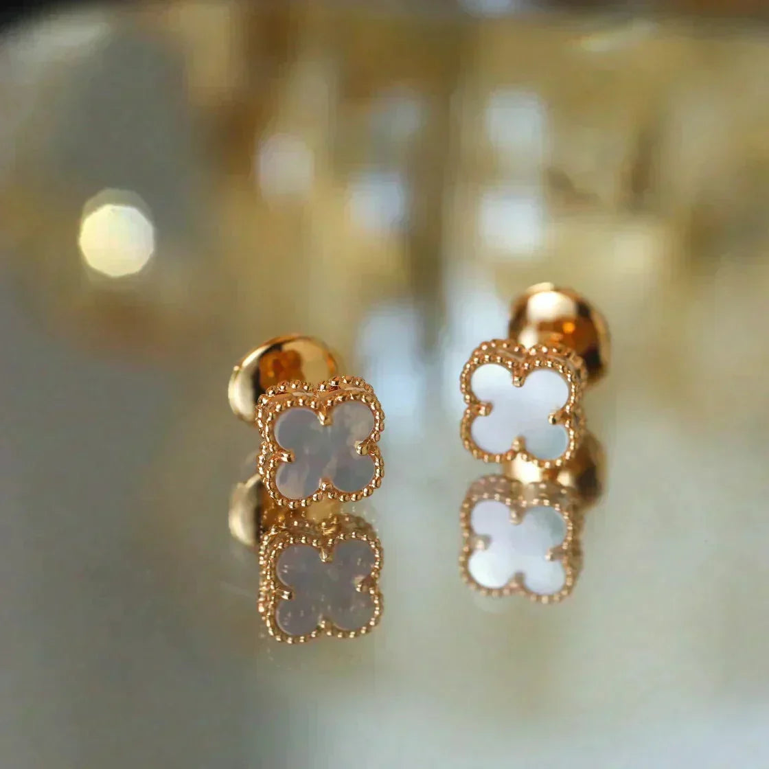 [Stellar Jewelry]CLOVER MINI 9.5MM WHITE MOP EARRINGS