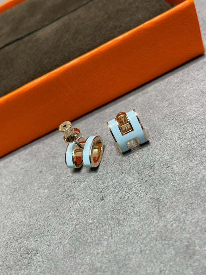 [Stellar Jewelry]POP H SKY BLUE STUD EARRINGS