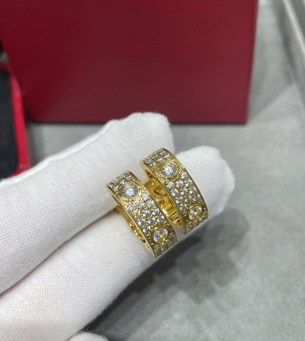 [Stellar Jewelry]LOVE 5.5MM DIAMOND PAVED EARRINGS