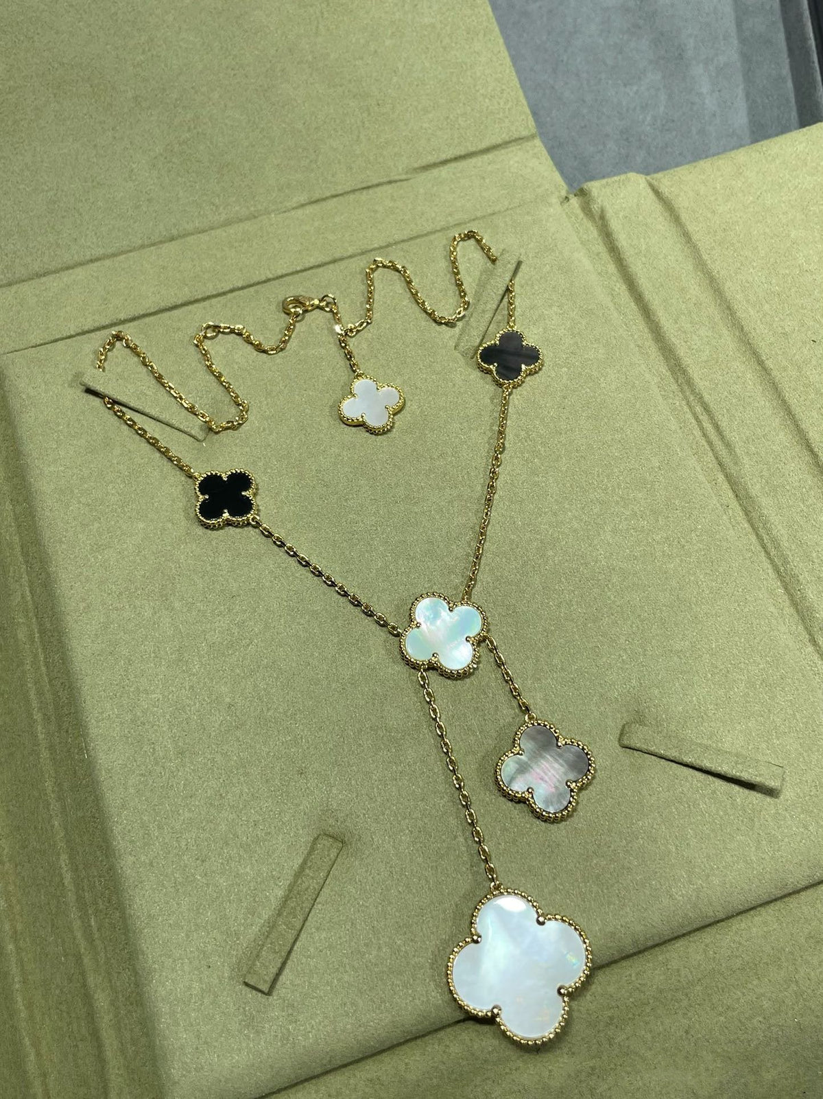 [Stellar Jewelry]CLOVER 6 MOTIF MOP ONYX GOLD NECKLACE