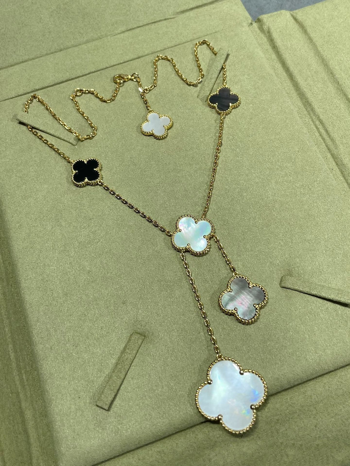 [Stellar Jewelry]CLOVER 6 MOTIF MOP ONYX GOLD NECKLACE