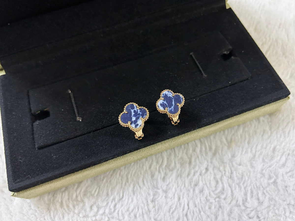 [Stellar Jewelry]CLOVER PIETERSITE MEDIUM STUD EARRINGS