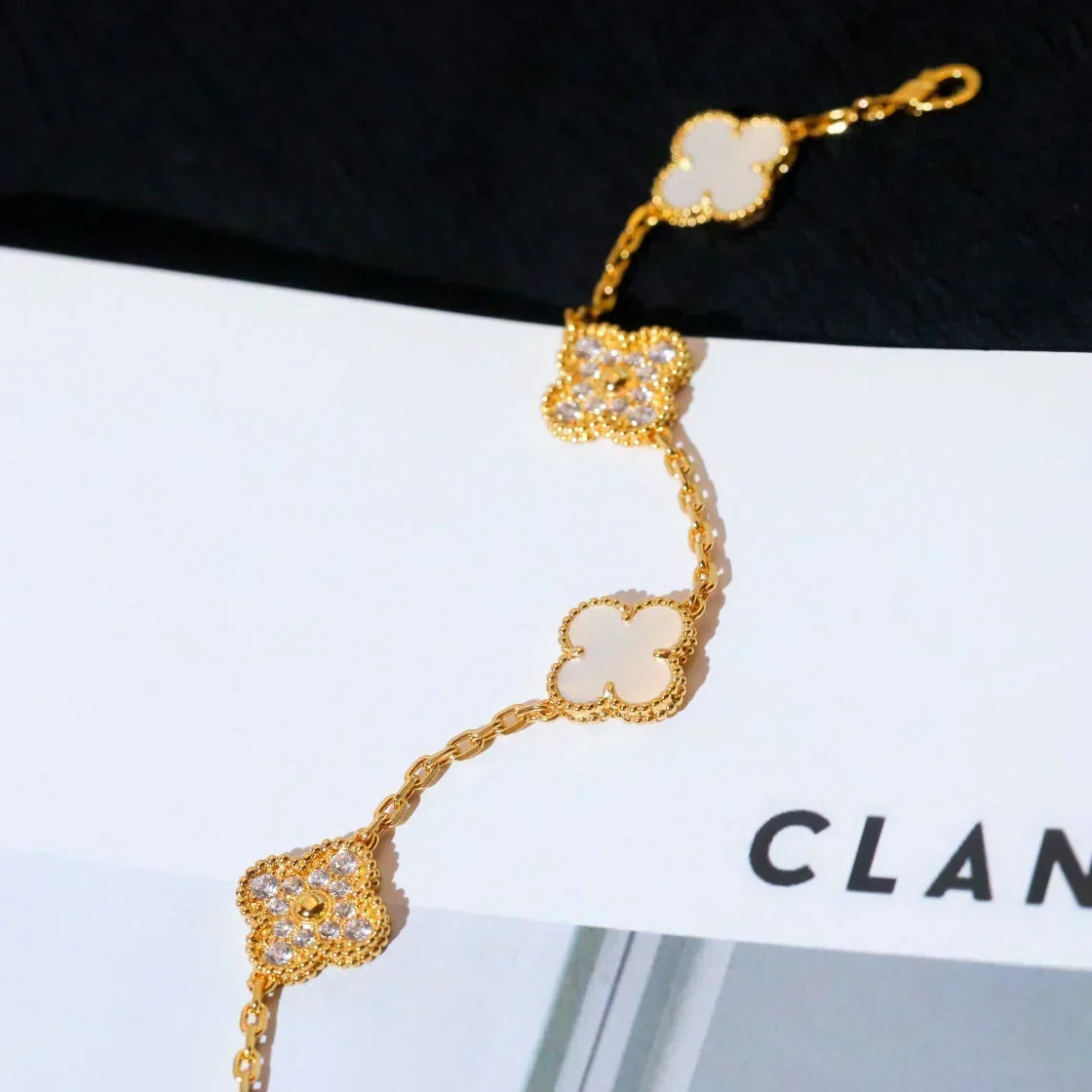 [Stellar Jewelry]CLOVER WHITE PEARL MOP 5 MOTIF BRACELET COLLECTION