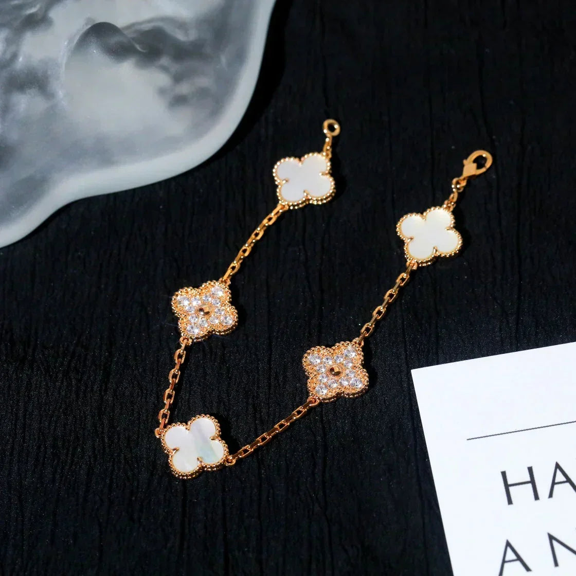 [Stellar Jewelry]CLOVER WHITE PEARL MOP 5 MOTIF BRACELET COLLECTION