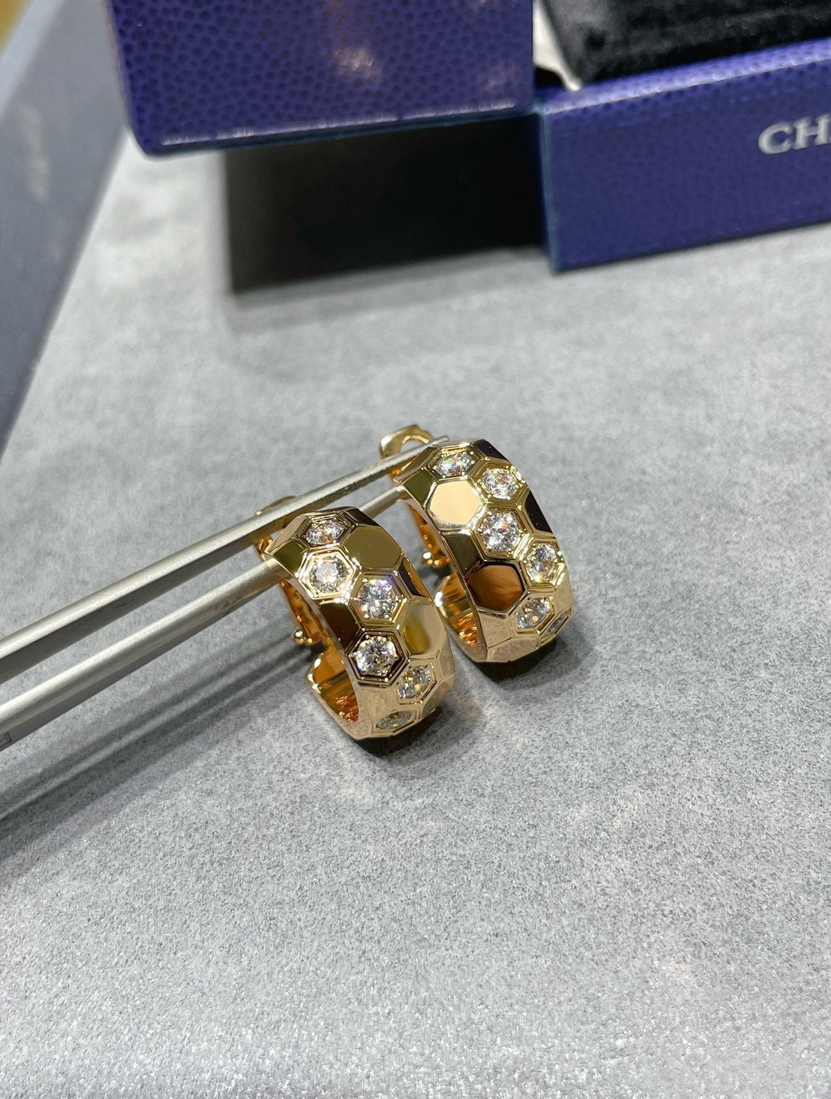 [Stellar Jewelry]BEE LOVE DIAMOND HOOP EARRINGS