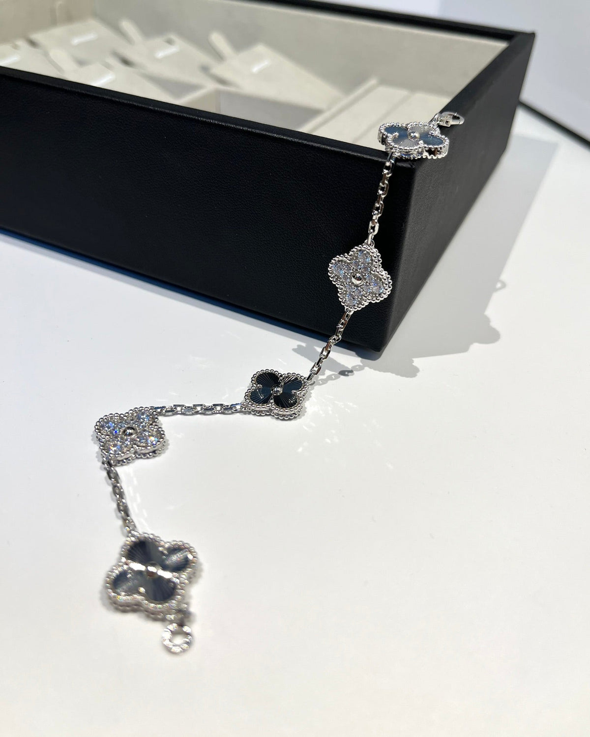[Stellar Jewelry] CLOVER 5 MOTIF LASER BRACELET COLLECTION