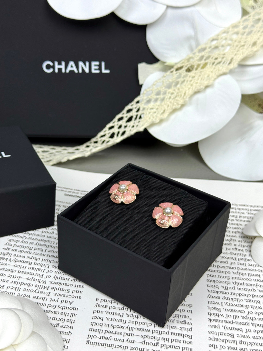 [Stellar Jewelry]26C Pink Camellia Pearl Enamel Stud Earrings