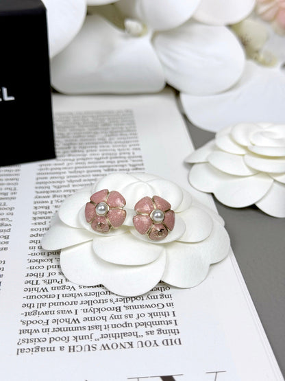 [Stellar Jewelry]26C Pink Camellia Pearl Enamel Stud Earrings