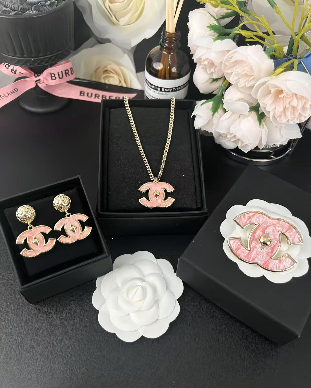 [Stellar Jewelry]Pink Resin Classic Brooch 5cm