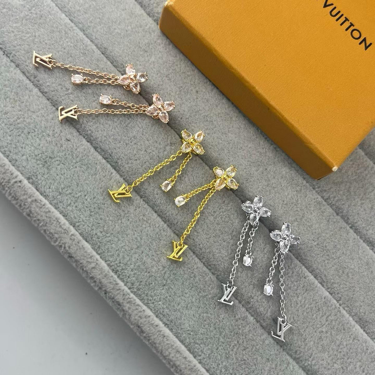 [Stellar Jewelry]PLUM DIAMOND LETTER EARRINGS