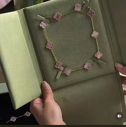 [Stellar Jewelry Jewellery] Pink Necklace with Ten Clover Designs