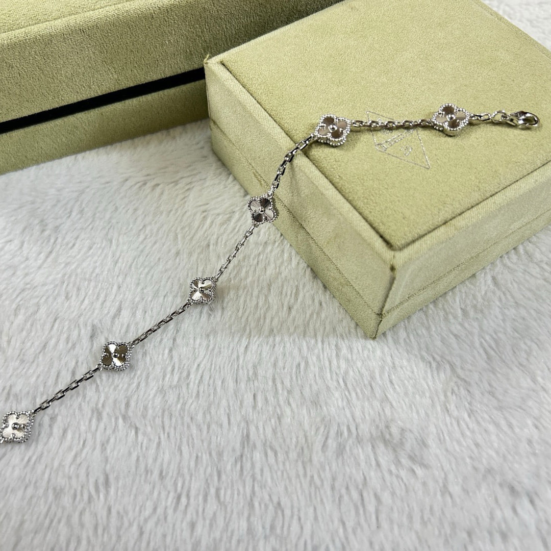 [Stellar Jewelry]CLOVER 6 MOTIF DIAMOND BRACELET