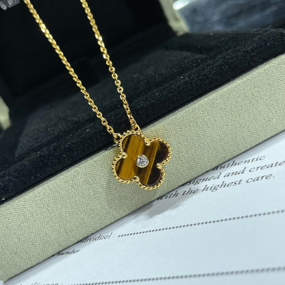 [Stellar Jewelry]CLOVER 15MM DIAMOND AND YELLOW TIGER'S EYE AGATE necklace