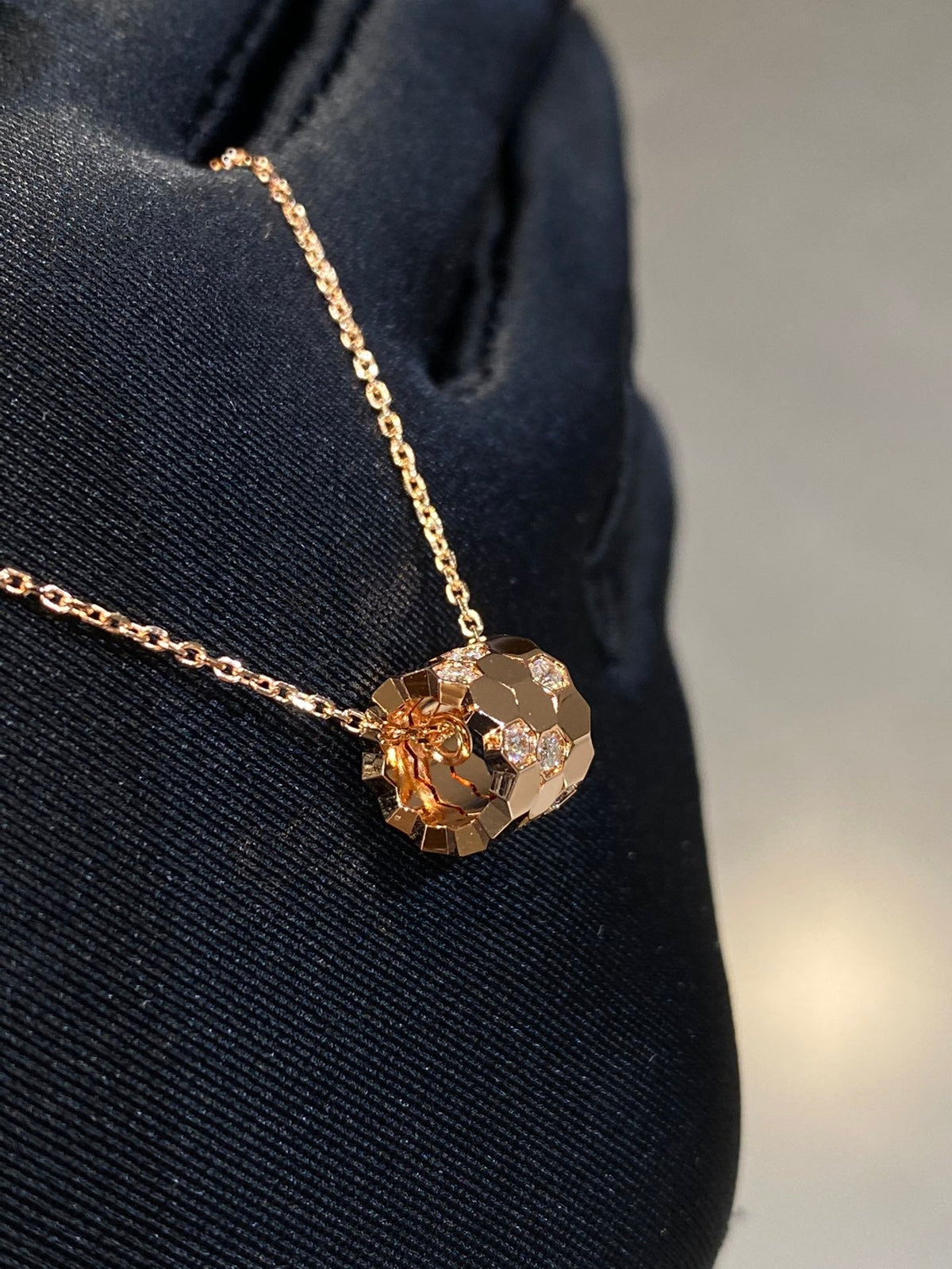 [Stellar Jewelry]BEE LOVE DIAMOND NECKLACE