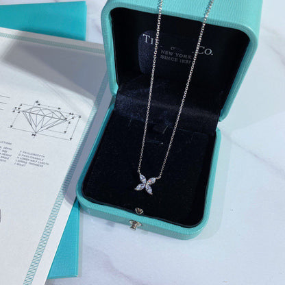 [Stellar jewels]PLATINUM AND DIAMOND VICTORIA PENDANT NECKLACE