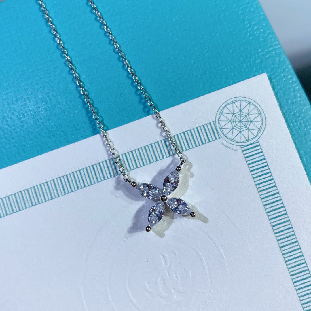 [Stellar jewels]PLATINUM AND DIAMOND VICTORIA PENDANT NECKLACE