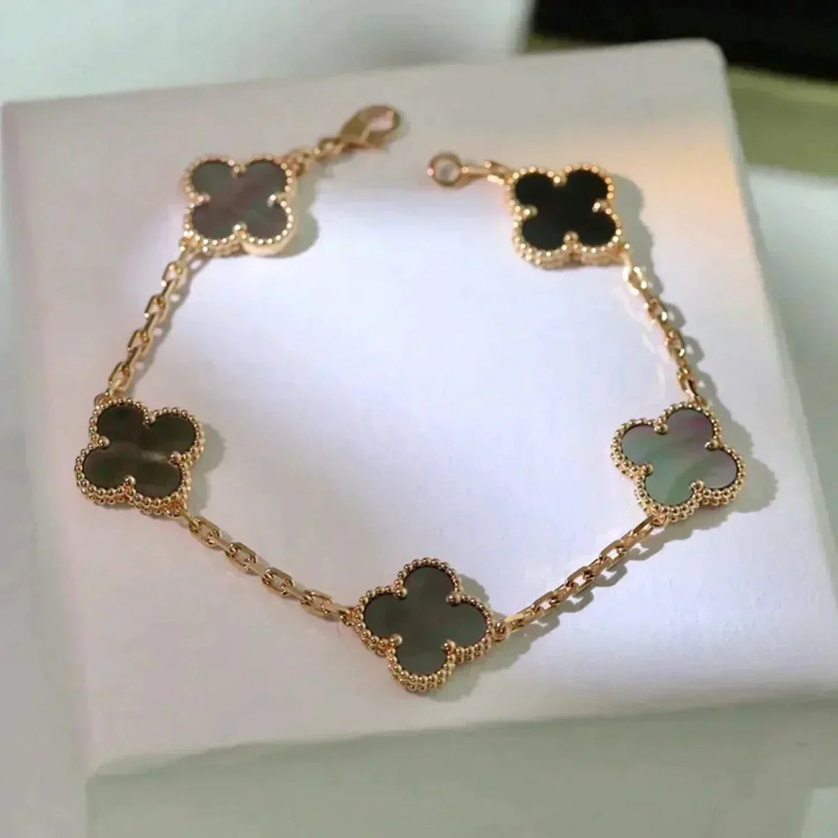 [Stellar Jewelry] CLOVER 5 MOTIF GRAY MOP BRACELET COLLECTION