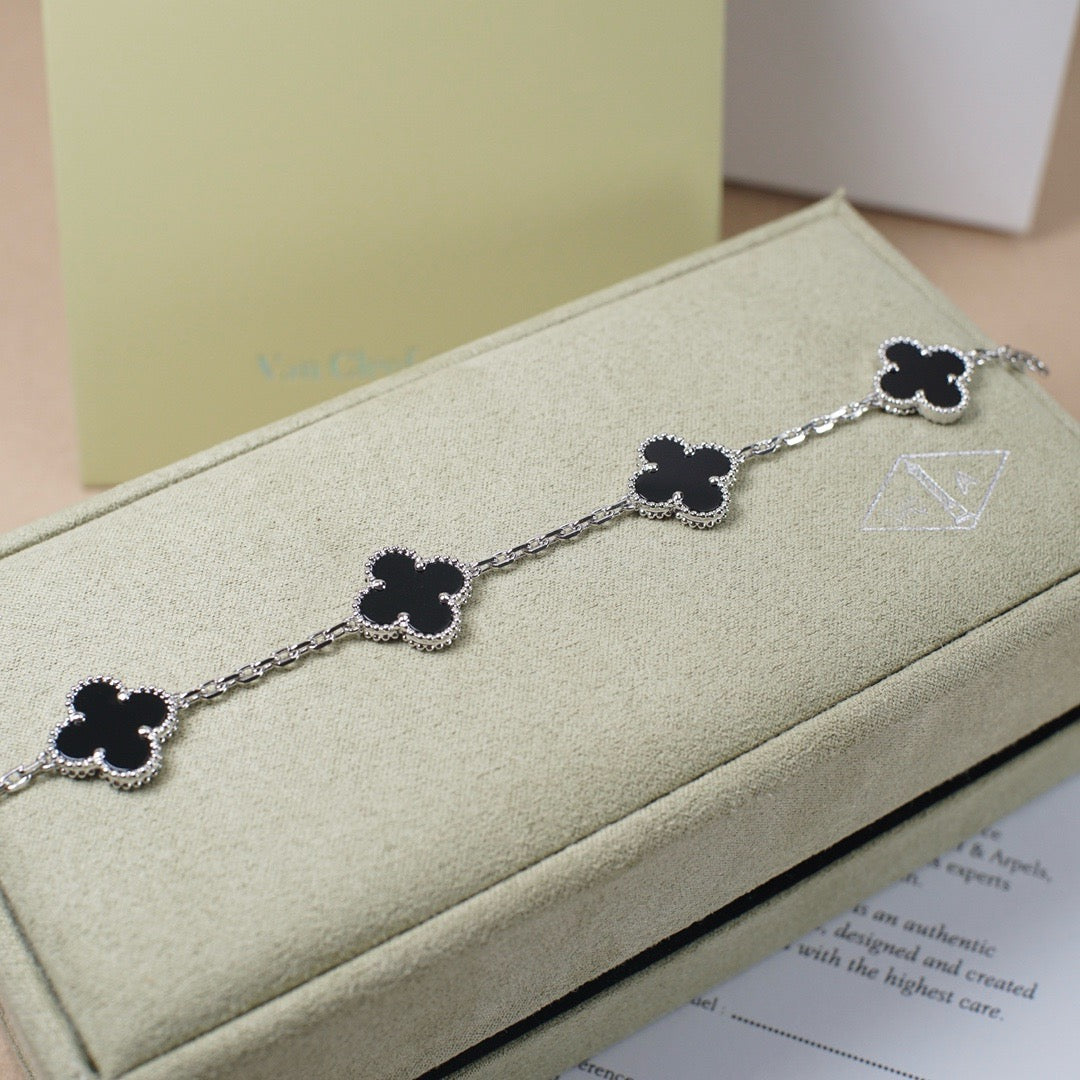 [Stellar Jewelry] CLOVER 5 MOTIF ONYXS BRACELET COLLECTION