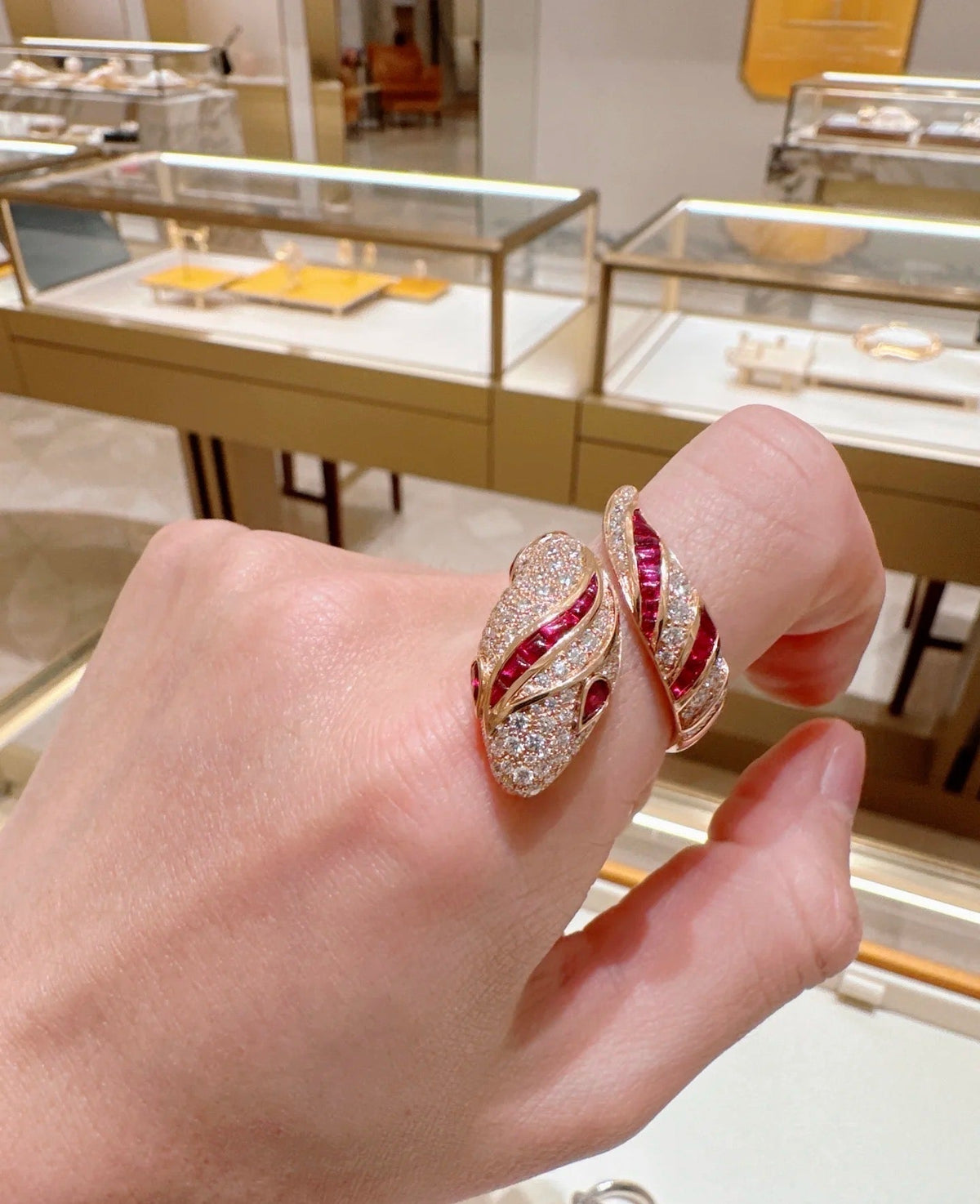 [Stellar Jewelry]BRAND NEW LUXURY RED SNAKE RING