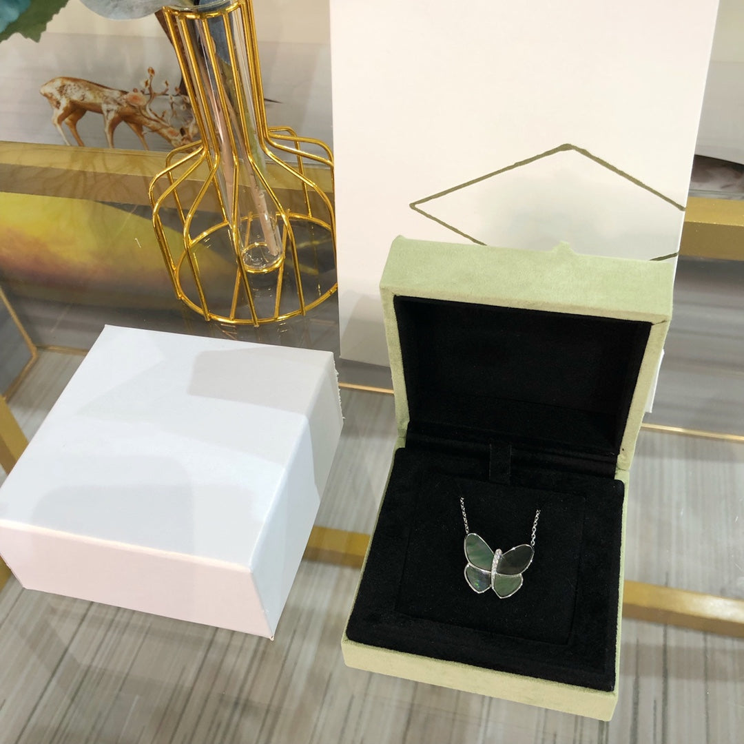 [Stellar Jewelry]LARGE BUTTERFLY SILVER PENDANT DIAMOND NECKLACE