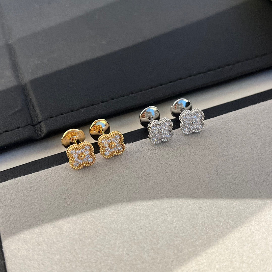[Stellar Jewelry]CLOVER MINI DIAMOND STUD EARRINGS